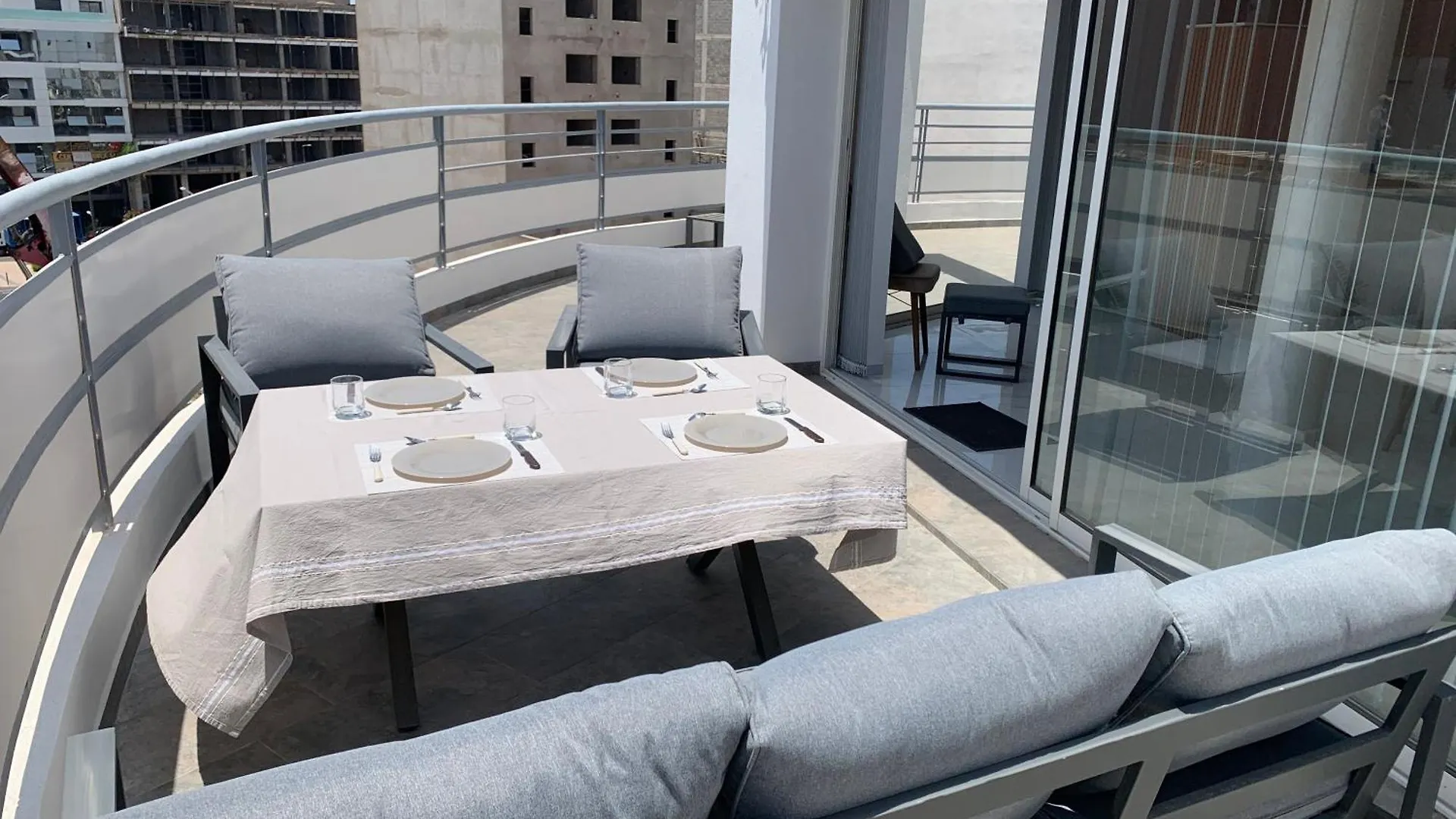 Appartement 2 Chambres Climatise Et Terrasse Agádír