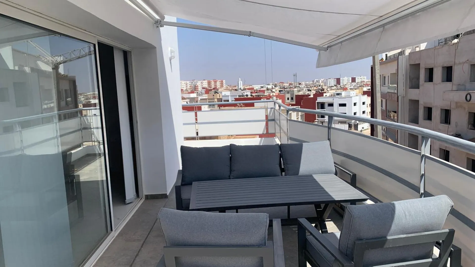 Appartement 2 Chambres Climatise Et Terrasse Agadir