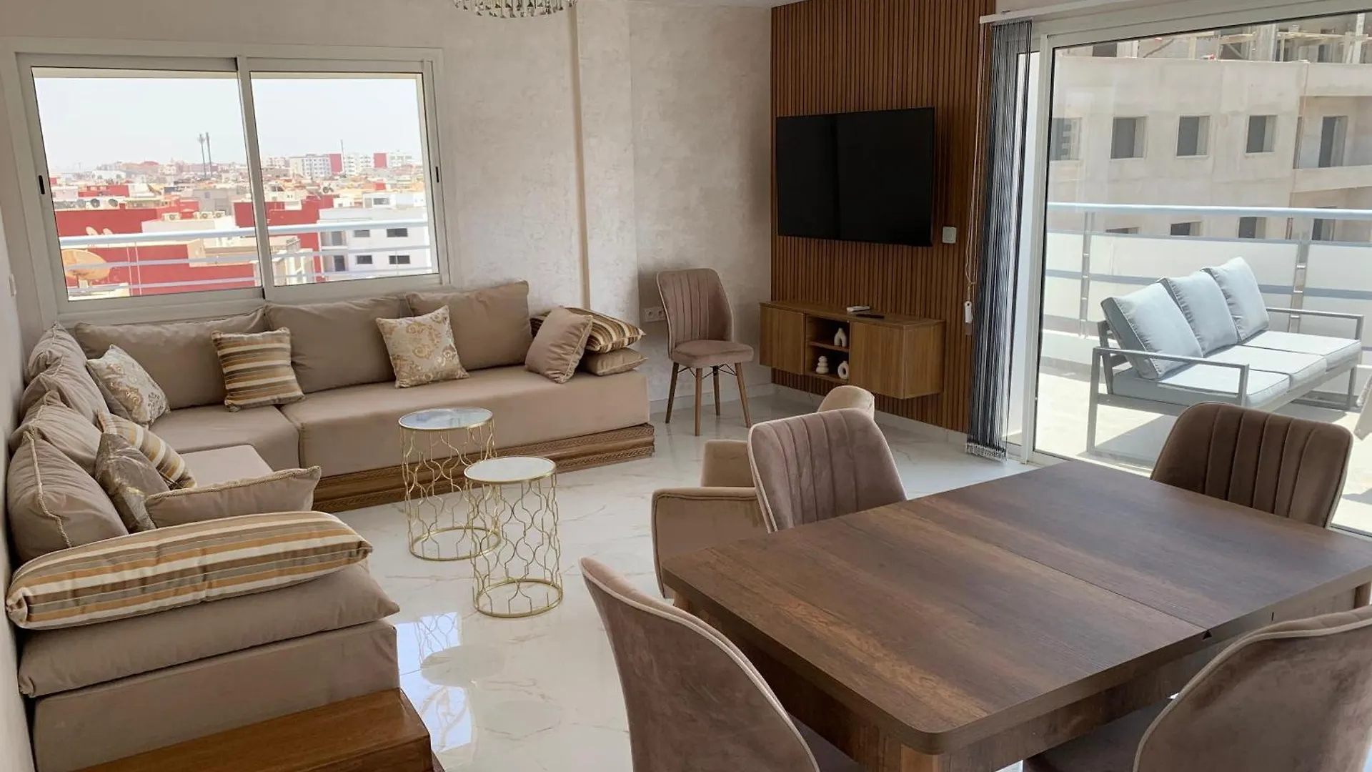 Appartement 2 Chambres Climatise Et Terrasse Agadir