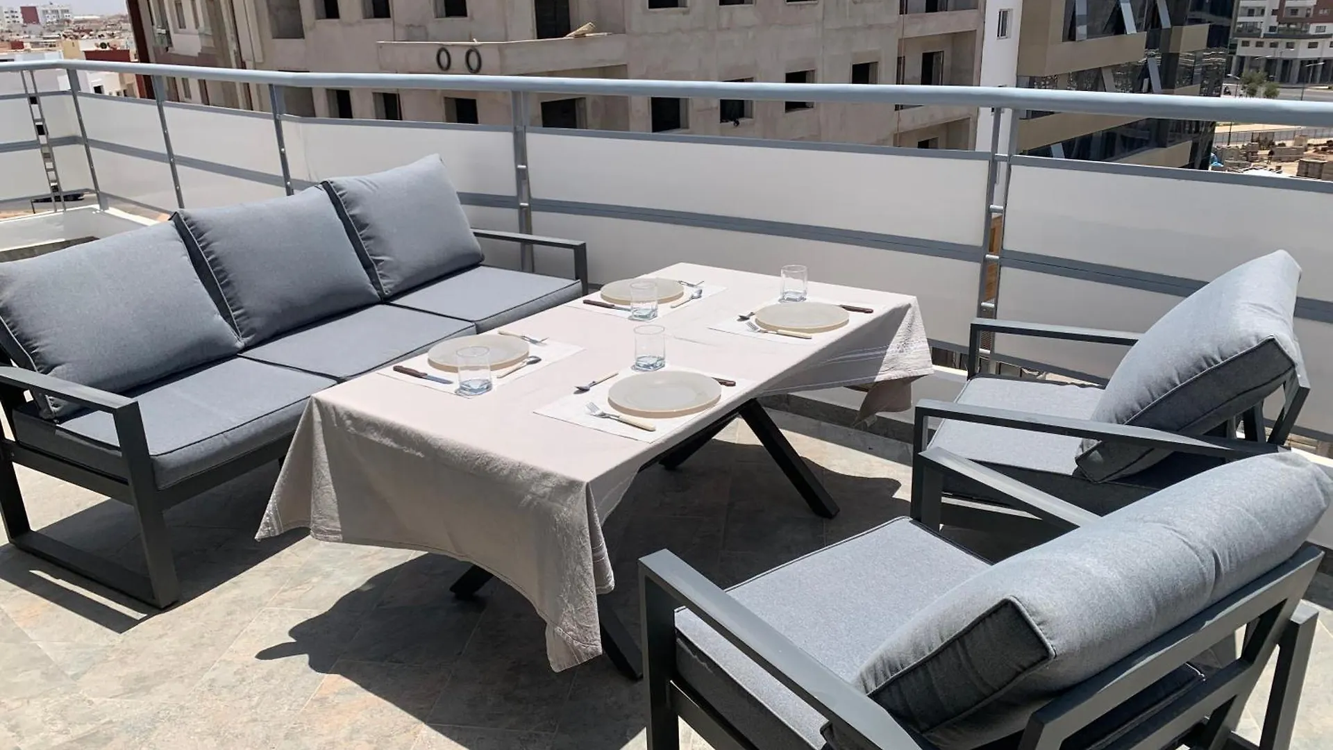 Appartement 2 Chambres Climatise Et Terrasse Agadir Maroc